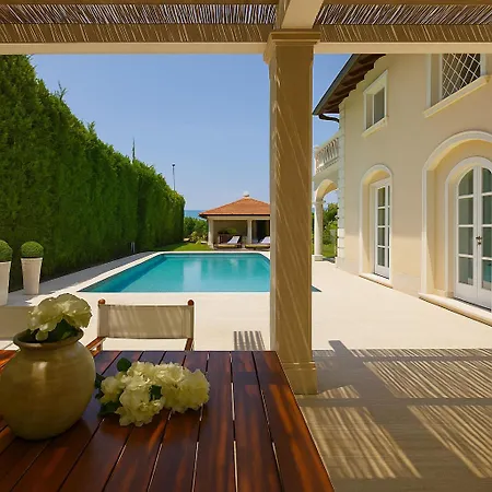Dei Marmi, Pool & Garden