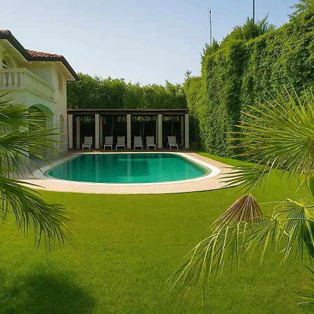 Dei Marmi, Pool & Garden فيلة