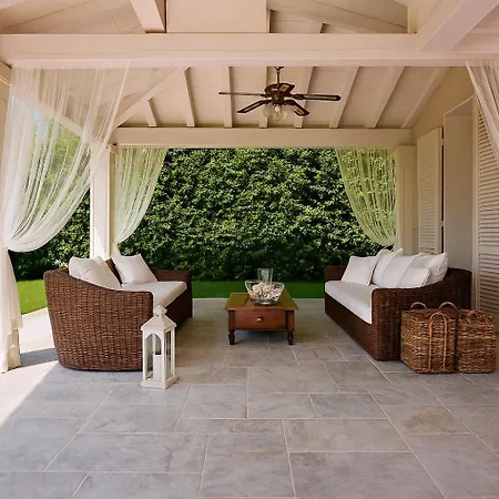 ヴィラ Dei Marmi, Pool & Garden