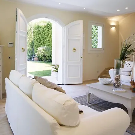 Dei Marmi, Pool & Garden فيلة *