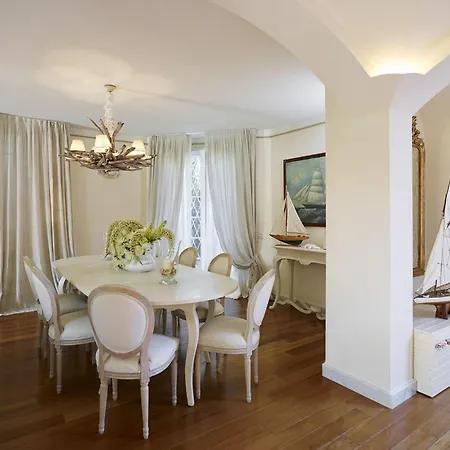فيلة Dei Marmi, Pool & Garden *